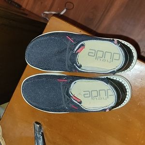 Hey Dude Shoes Sz 6